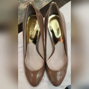 Beautiful shoe from Micheal Kors, size 8M, rarely use. Color is deep cream color